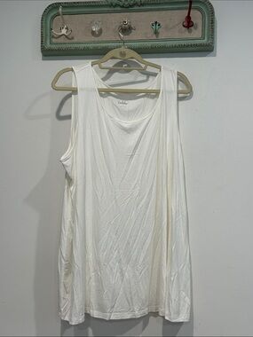 Logo layers white stretchy tan top plus size women’s 2X essential